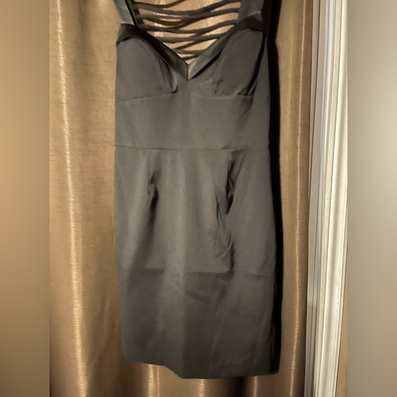 Ladies black size 6 satin trimmed dress - Picture 1 of 4